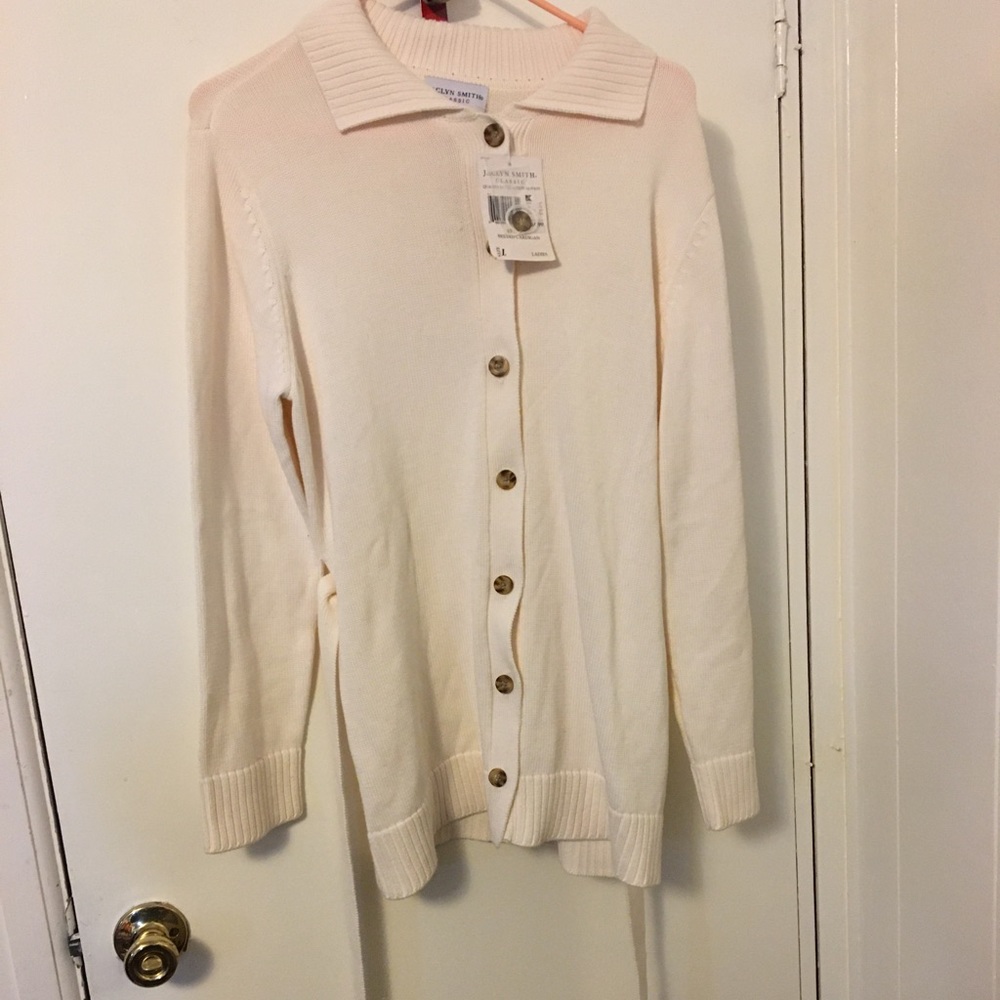 NEW WOMENS JACLYN SMITH BOTTOM DOWN SWEATER. LARGE